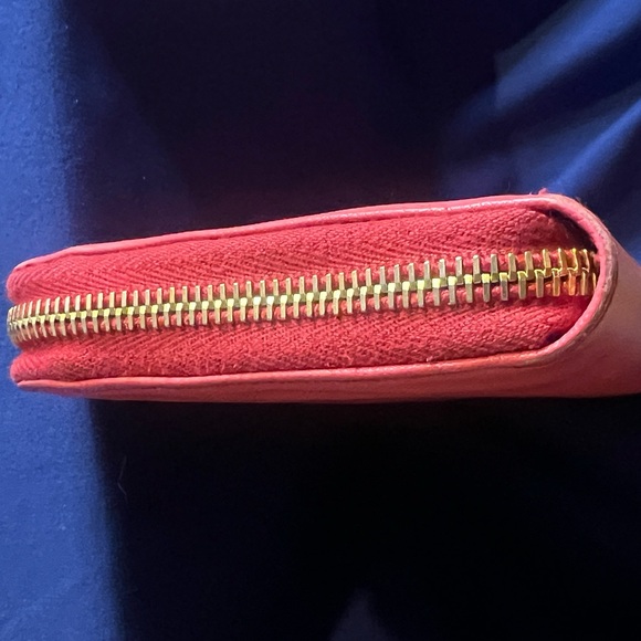 Prada in pink wallet - Picture 6 of 8